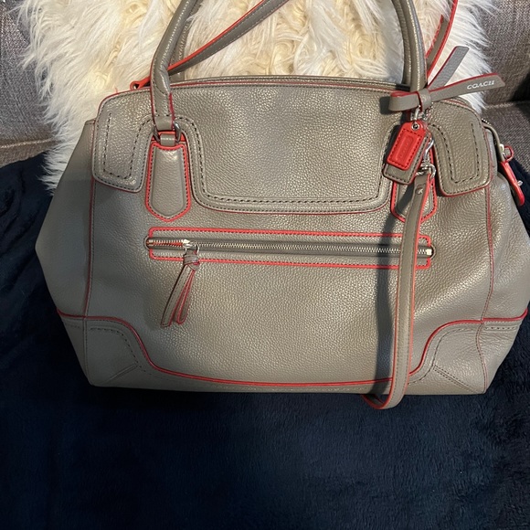 Beautiful coach bag used as good as new. It is beautiful.💼 - Picture 3 of 12